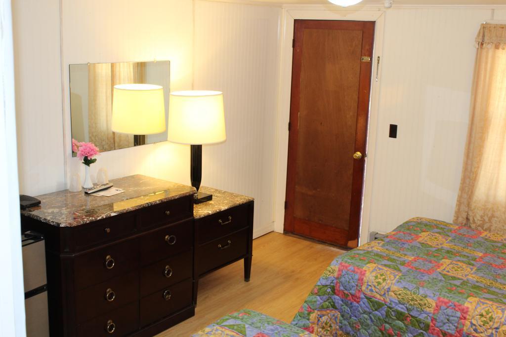Royale Coach Motor Lodge Хэмптон Экстерьер фото