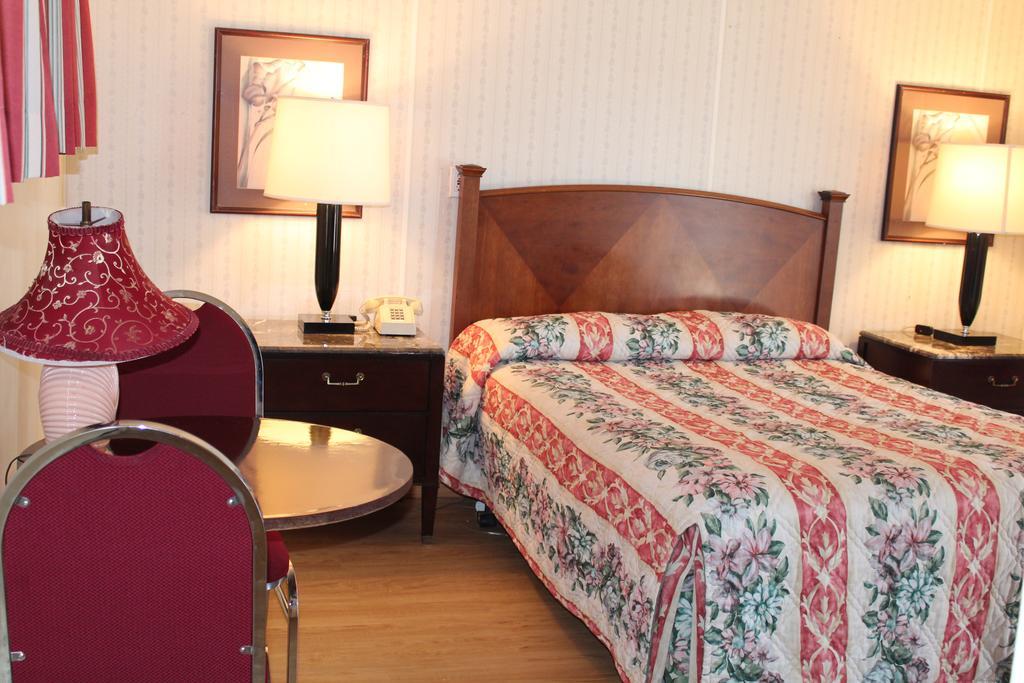 Royale Coach Motor Lodge Хэмптон Экстерьер фото